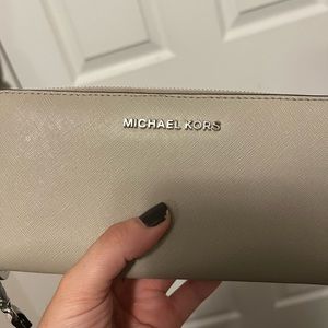 Michael Kors Jet Set Continental Wallet